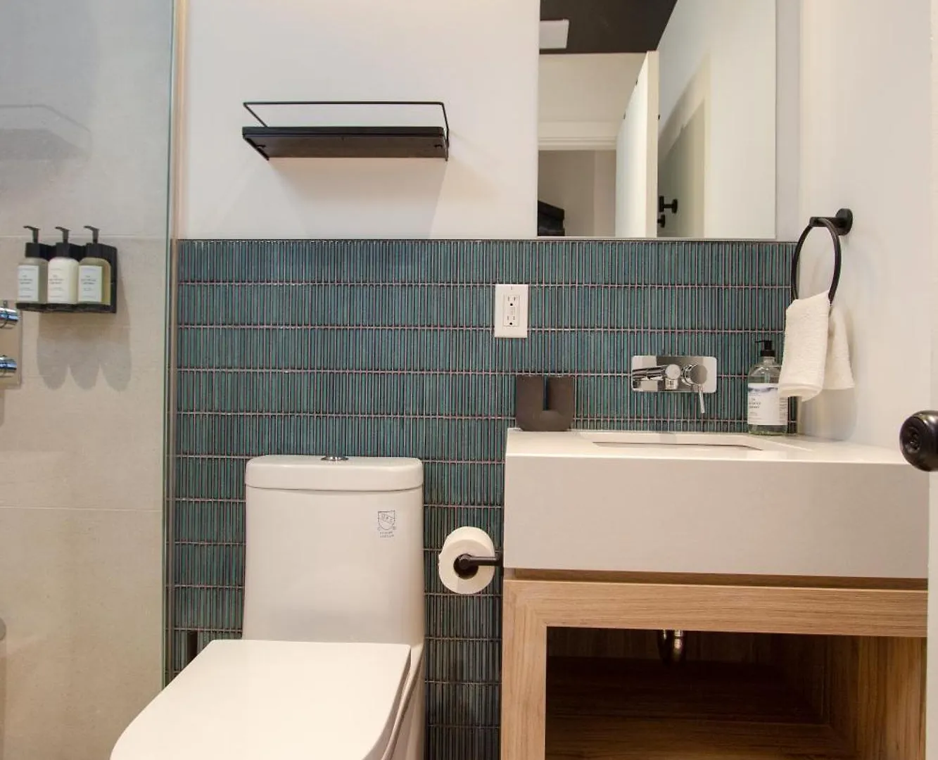 Studio #8 - Self Check-In - Plateau - St-Denis Montreal